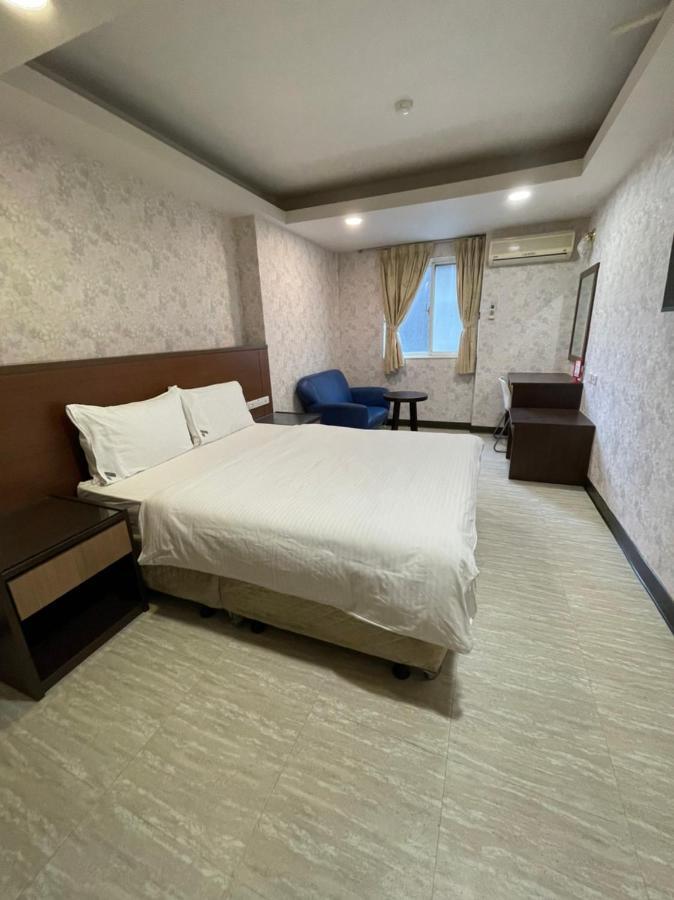 苓旅-站前 Lin Inn Tms Taipei Extérieur photo